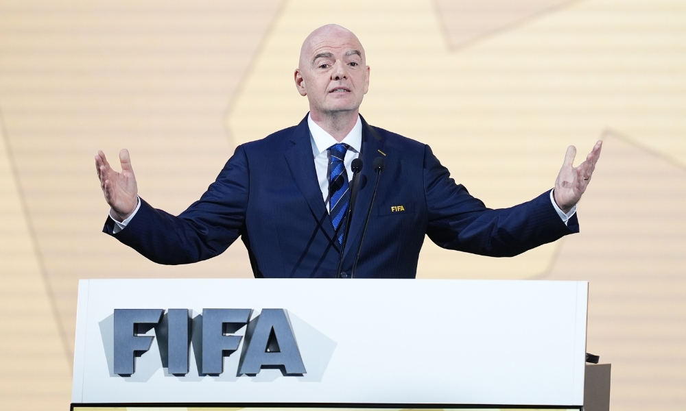 [NBA]东契奇快攻背传 詹姆斯跟进战斧劈扣.